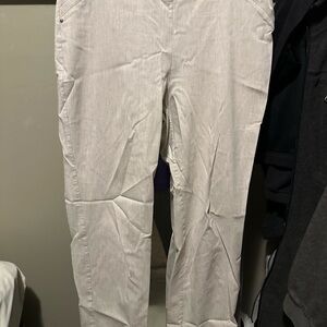 Liz Claiborne Women's Light Beige Cropped Pants